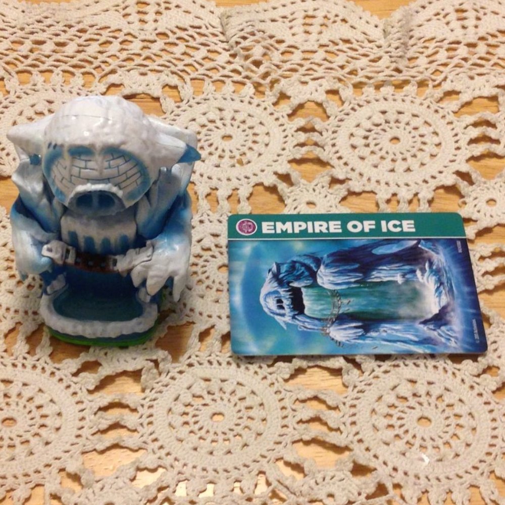 skylanders Spyro's Adventure Ice Cave Figure Activision and collector's card